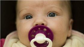 flickr 嬰兒／Kitt Walker／https://www.flickr.com/photos/kittwalker/3937338098/in/photolist-6ZVTrC-9jeQvw-jXris-n9GtHx-8hNAWp-5P9j16-obay9n-ngcD49-6FvBDc-5kDAiL-2RxK5U-57Jihk-8vFmNG-8wPAAd-neUudk-fWcNXJ-r8ckqS-dU1suW-662rdZ-d32zC7-6stdw2-5XSYVL-a3zKJ9-2gsQJ9-5kW9Kz-9cUucL-pAAFa9-FMJ9A-dWL6yN-nzfD4k-8P3EA8-gfqUVT-F4iKm-p4DKca-6iqSHi-sQF1cJ-f9YFSm-9yx4at-8jJa7N-97NLqf-8Kx4ve-5TiWqB-puwfnC-7R2DqY-wz7SK-ipj3az-e23sza-2TUzBj-6sxp4j-b6NLSi