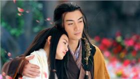 陳妍希,陳曉　圖／翻攝自陳曉微博