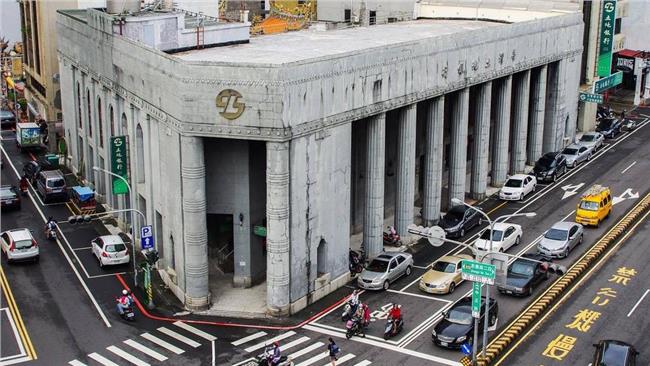 好無奈 民眾拍美照 沒在管 台南古蹟窗台又被踩 生活 三立新聞網setn Com