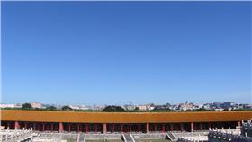 閱兵藍 ▲圖／攝影者Daniel Thornton, flickr CC License  https://www.flickr.com/photos/danielthornton/8694049186/in/photolist-efggVL-iBQAMu-dCBWNs-scvAbP-525ZP8-scn9jG-aVUCxR-scvGiP-rTbCFr-jua6dm-4LdYNc-cgTQ9E-5QXgLz-gJkPvp-dFo41D-oKsww4-83VT87-kLQowW-5QG15D-dZV2Gb-6uyXv1-g71aL-ef8Nma-868NVi-aviJAi-5QXggZ-bxC89D-ci7RaW-g757N-odk1ge-odjZZc-2zz7MG-wkDW7w-g71fu-g71iK-6PrPnV-eagb6c-5R2uW3-86bGP3-wj14Qy-wmLuZB-eagbRv-5QXh1K-7yEix1-9i9zjd-868zgB-3PuPTh-6PvYQG-868CVK-cgTP4S