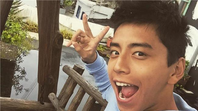 王大陸裝可愛：拜託～拜託～讓我裸泳