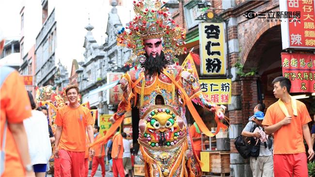 神很大遇三太子顯靈？威武飛天顯神威
