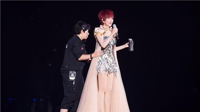 江蕙就是不一樣！連喝水都有「掌聲」