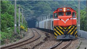 台鐵－https://www.facebook.com/RailReuters/photos/a.1525355041051602.1073741827.1525191291067977/1614745272112578/?type=3&theater