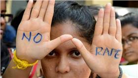 rape、強姦／翻攝自英國都市報

http://metro.co.uk/2015/08/31/one-of-the-indian-girls-sentenced-to-be-gang-raped-speaks-of-her-fear-5369634/
