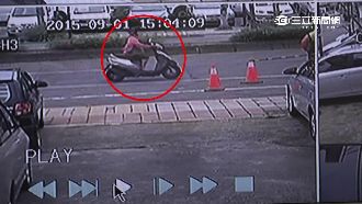 騎車撞交通錐摔倒　婦人慘遭客運輾斃