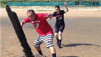 鄭志偉、陳曉菁首踏上金門戰地最前線