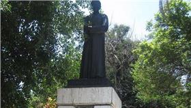 連雅堂雕像,連戰_維基百科