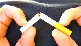 flickr 戒菸／Qfamily／https://www.flickr.com/photos/dasqfamily/699188879/in/photolist-24MwuF-qMUZmD-7MiKd-fULHHT-o3Dg4M-7mv3co-pRi7oT-qMUZt2-qMUZ3H-qC7YsY-qMZYuj-pvLC2e-qKMnSJ-qUGTmi-qvvWes-qvvU6j-qC7YZE-qSpuB7-qSpyQY-qMUZYa-pRi5ci-qMUYig-peyC4q-ruAUPJ-qgYDND-qUC3WN-peyBWb-pw2cRw-pezQDd-pu1L45-pu1LeA-qC7ZkQ-oLabWb-pFFFoS-qvuYc5-28hNev-pFGUZM-pFFz4N-pFJEa5-pFDrNR-pFJL99-pFDrMP-p2hE6w-pY59Fp-p2kDic-pFJLdh-p2kCRk-qUGRdk-pFGUQ8-pFGUUX