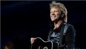 邦喬飛、bon jovi／flickr

https://www.flickr.com/photos/lunchboxstudios/8540949600/in/photolist-e1JAKJ-e1CX4c-e1CX68-e1JALw-grNh8-cgn8M5-c1KX4w-fU5Zg-4Z2x9y-fU5Wd-94YUG-ayNnoc-ayNnwZ-ayNnAV-9WqCBv-ai1nQb-grNha-ai1kcu-47ghpT-6oes28-93M44-46TK4Z-ab4dj-93M4i-hfA3N1-hfzSSZ-ai1pUU-ai1oJY-9re3cd-99ULgh-99RCkv-4Fb94m-ai1HZN-2dR59A-96DMQ-edEWuB-5KRRbk-4fyUaG-93M3G-5m3ehE-2dLxYe-93M96-ahXCMt-grQrf-dUWuuY-96DQx-4dnoMS-8KBhL9-93M5w-93M6Q