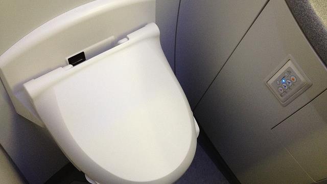 6個月胎兒陳屍飛機廁所…疑遭18歲母遺棄