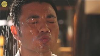 男友不在激吻酒保　讓他濕了