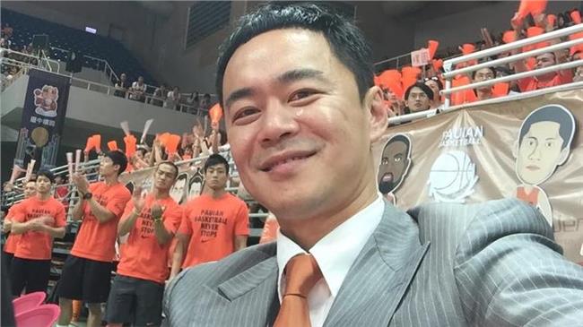 壁咚擁吻長髮妹　張承中：我們都醉了