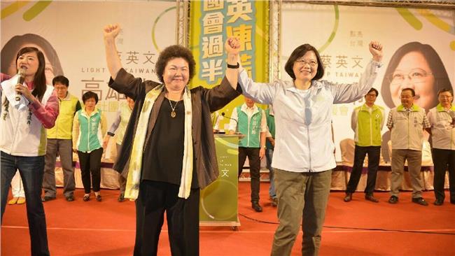 鐵娘子柔情　花媽與小英成生命共同體