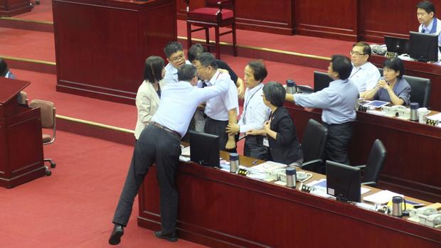 徐弘庭罵人牽拖馮光遠　廣告小妹：噁