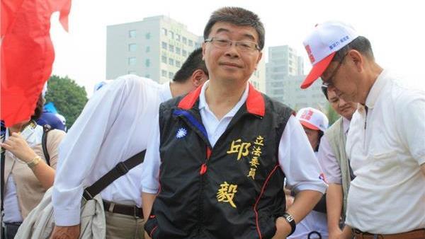 邱毅挺徐弘庭：綠網軍怎麼雙重標準？