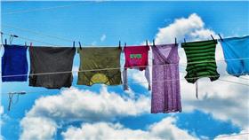 洗衣,曬衣／flickr https://www.flickr.com/photos/mysza/3721281486/in/photolist-6EQxkC-nDp2qJ-4f9WLP-4B7VuW-oUNX7w-8DtWum-724Ehj-8SXey2-mQoRfz-4Q9fZi-7Dffep-EzfBf-p1ax3m-p1akmW-p1ccJk-6CA23d-oHGzLK-ed6kDh-4SszBH-pax29P-oT3c7d-oU99N6-oU9Chq-pbDt2T-f968NC-7Y9ams-niETnP-jUw1i-9Mh6hy-p9GAC7-t19cC-oSecYX-mP5s2d-32WRPT-3Y8st-cbn955-6rf1Jr-JWEXM-88Cgxk-a3K8KQ-nfbELo-88Fvwo-nwETzK-4XgoaA-88LsrV-cqrwUf-qQGgyZ-nqPkNE-8smnKh-88CgbD