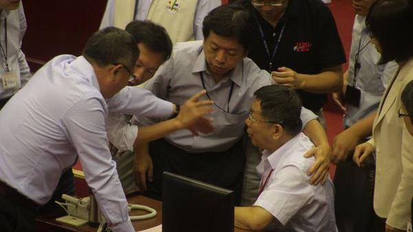 誰說市長不能插他的「特殊性，伴侶」