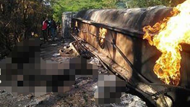 南蘇丹油罐車翻覆　上百人搶油被炸死
