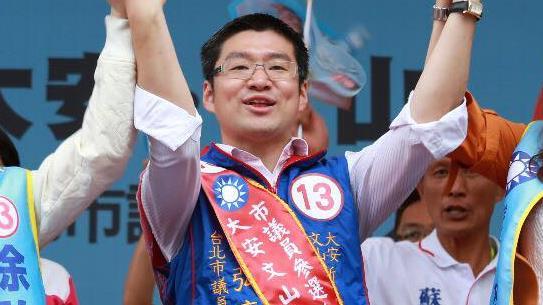 徐弘庭再嗆柯文哲　五月天躺著也中槍