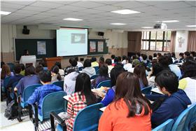 學測,楊泮池,國教盟,指考,入學制度
圖／攝影者SITCON、ISC OIE, Flickr CC License
https://www.flickr.com/photos/sitcon/8684318220/
https://www.flickr.com/photos/fjuoieisc/10939051396/