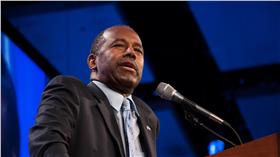 Ben Carson
翻攝ＦＬＩＣＫＲ
https://www.flickr.com/photos/iprphoto/18352440262/in/photolist-tXK46Q-uEAwYA-oaPSZz-o71jPh-paCfbP-ob6Tfb-oaSYmt-o8Vgbm-pGkHLa-qY71EP-o5WLxt-o5WGoN-oiMCQw-otFWjs-pTETYi-pATRPg-pAR6r5-nQUQJc-orFCmu-otHw66-orFBjQ-owK4Tv-pf6ShJ-q1RTzP-pA2YFM-p55tM1-pR6ywh-o86Qei-onn6Y5-oiMCYN-pC8fXq-p58eRt-q9XiaL-qWxJew-p5hDnm-oJNjsJ-pW4LkY-ona4eM-qjKBCD-pZpY43-pFzXem-pUUGhK-pFxFm4-pPUADN-q7hKA2-nNgsZe-qz5p6p-pXpQno-qzywuM-qJSAuT