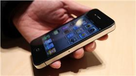 iPhone／flickr－Robert Scoble
（https://www.flickr.com/photos/scobleizer/4695901494/in/photolist-89XHUS-8cZxD1-66FSVC-a1XcHK-hawY1P-7QMtQG-6Lwb8u-856i68-eeQBJ8-rsHntK-daC85K-b1dJ7P-nQarSj-9zGbZP-dHUqBt-pkdSkA-ppfPJy-9fK5Vf-5C18Xg-sTfQRz-pAQabx-pyMFyP-9izZAE-mu6EqT-55tU7M-5DgqE2-9VT3mH-9vcYqs-5KNd6D-9ua2qD-87uLL3-5P9kxS-iF2k3J-xfwWx-pjBnfU-7Az7Mo-55BLRu-7VbpoS-9ue9jN-5BFPqt-9wwa7h-dKnK8N-av9EvZ-int2r7-havKG5-5huauu-4aw4qb-h7yC36-gmW7zt-8emaTj）