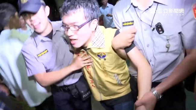 台聯反「卡式台胞證」！蛋洗總統官邸