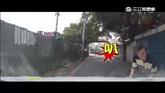 阿伯撲引擎蓋　上演假車禍倒彈自摔