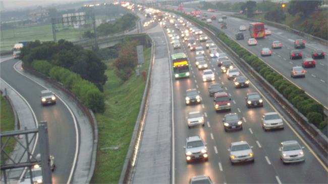 國5元旦午後無高乘載　車潮陸續湧入