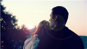 情侶、戀人／flickr－Adán Sánchez de Pedro
（https://www.flickr.com/photos/aesedepece/14608974083/in/photolist-ofWP2v-smNnUV-6NJT6e-sbDzLv-58LAom-7y1MV2-7PYeFK-6NJU38-fQAfh-qa4rrQ-e5Hown-qrrfwp-qaaGf4-6NJWjV-iaXPF-4d4JDg-6NByrU-Kqbdw-9qS9Q8-6NBzEG-nPDtPu-6NxXHz-ffpGoZ-6NxpEF-qCsm2P-6NP5Xj-6NC8cd-96Sik8-5jjAbE-7Quqyd-cWdbnG-gboU4Z-4ht2yw-7kTVnS-4URxZF-6NC8Qd-8DG41F-6v5MZQ-4FeEmr-rGUgv-e1WmVJ-7J7yNd-riC1vj-shRYxN-61PksB-dADgPQ-78tdrP-6NP6Vo-bodEaj-fFY5z）