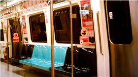 捷運（圖／攝影者PRONomad Cavalier, Hark, Flickr CC License）https://www.flickr.com/photos/harkchentw/4345764165/in/photolist-7C2bhn-7C5ZdJ-nhepsz-nfbJ8g-nhemgp-nfbA8u-nfbABp-nfbsqL-nfboZN-nfbrqP-nfbn6Y-nhdZEV-qy1inx-qyb6KZ-pBpYcT-qyb5CD-cYomDf-cYojRE-cYojES-oSC3xC-nfbHrN-nheoLz-nhek7a-nhedEx-nhdY9t-nhdXzn-pBbuPd-7dSkhP-nheq3x-nfbEEK-nfbwUf-nfbzgP-nfbuUo-nhecpg-nhe9MT-nfbkxC-qyb74p-qgCaYJ-pBpVo6-96obZg-5Dtsts-nheiPF-nfbxhZ-nhe92z-duGrCF-6K3tL3-nZog3x-9j7Am-npdi5H-nhe4H4