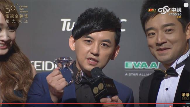 黃子佼在紅毯下跪　直接對孟耿如告白