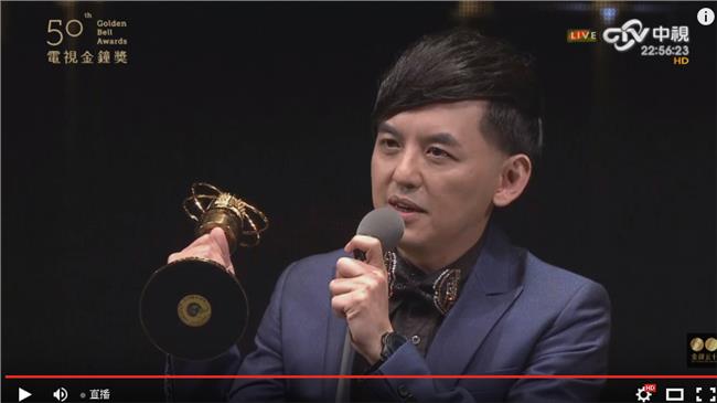 黃子佼奪主持人獎　當眾對孟耿如求婚