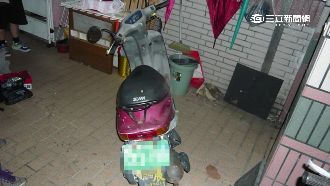 被妳害慘了！女賊偷機車竟找鎖匠開鎖