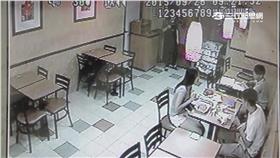 情侶違規帶外食 客滿被要求讓位還客訴