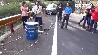 揭詐賭遭殺害　屍裝鐵桶棄2千米高山