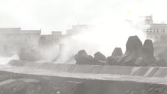 嚴防暴潮　宜蘭掀4米巨浪