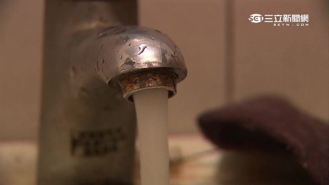 開水龍頭仍見滾滾黃流　柯P：不應該