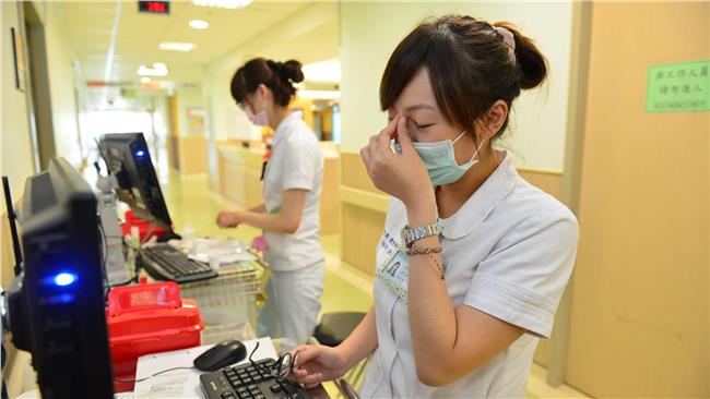 護理師換點滴吵到她　潑婦飆罵1小時