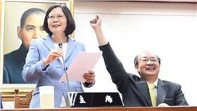 蔡英文,柯建民 圖/翻攝自蔡英文臉書