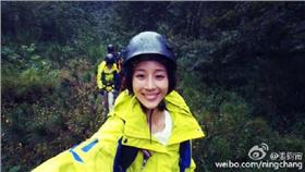 張鈞甯、野外求生（取自張鈞甯微博http://tw.weibo.com/ningchang/3891974786742179）