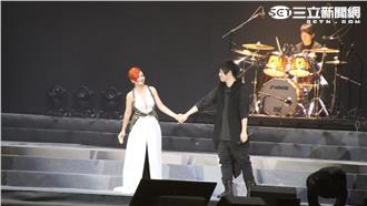 梁靜茹甜牽阿信　虧瑪莎當主唱不會紅