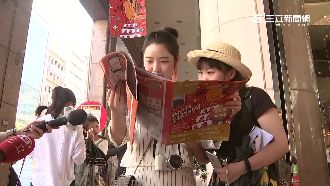 陸客衝百貨周年慶　保溫瓶一次買一打