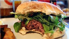 漢堡／flickr su-lin
https://www.flickr.com/photos/su-lin/2457252361/in/photolist-4K94w2-EavAy-4DsMn4-tL226X-idKdyY-biHHga-vknz5x-azBa87-8g3GPx-g9C5B-2ar36G-38yjEA-dZW24C-7S61wR-4tvZti-PJxM3-8JCEDg-cS2RPj-6qH62d-rzXwQG-4nrWzS-5T6YY1-N4qPC-d17HsU-qPR3VP-9Xuc2N-bNJd1K-93x1E2-5R8xcc-8GnH5p-4NfvBX-2fxdkv-r9v2Za-5cEG45-39QmcX-9PtbmR-fv2JDC-jqu2Jy-5zLtfD-vrcNh-sFmg3-5uSGEv-37sp2d-81RUGj-81NKX2-5jdRDi-5hwSy-c1EDpC-4Dx3Hw-KRCtX