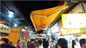 熱鬧滾滾的花蓮自強夜市。（圖／取自PTT美食版duckduck2貼文）