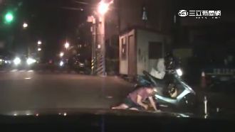 警車面前闖紅燈　反遭酒駕男衝撞攔下