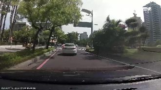 闖高雄市府喇叭示威　挑釁男原來是他