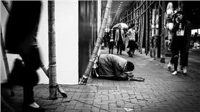 乞丐、乞討、人民、百姓（圖／攝影者doctorho, Flickr CC License）
https://tinyurl.com/yxcej7od
