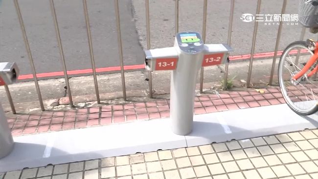 連車帶包被騎走　熱心警尋回老翁失物